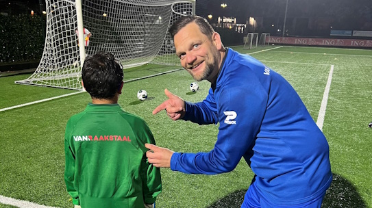 Nieuwe voetbaltenues voor JO 11-04 VV Brabantia via Erwin Winters